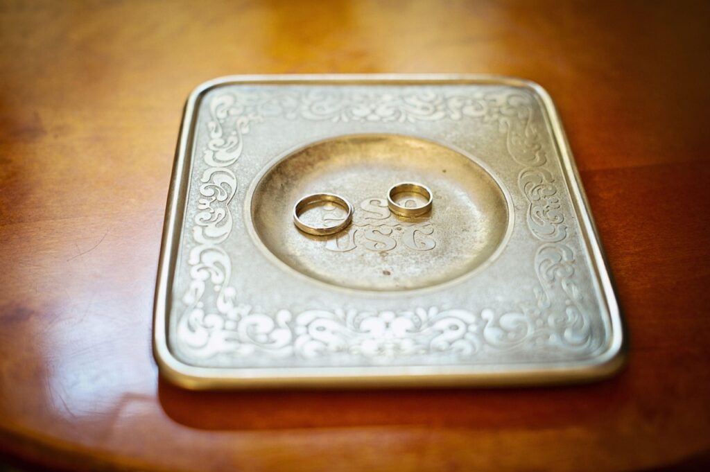 少人数婚でのサービス料割引はどのように受けられる？